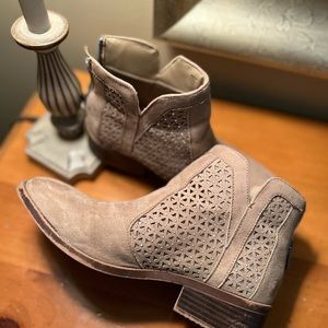 Girls Steve Madden boots